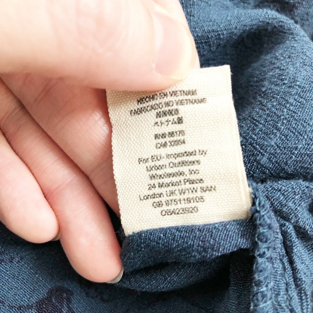 Free People Look Through Crinkle Keyhole Tank  Top - Picture 4 of 8